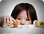Kind mit Tabletten